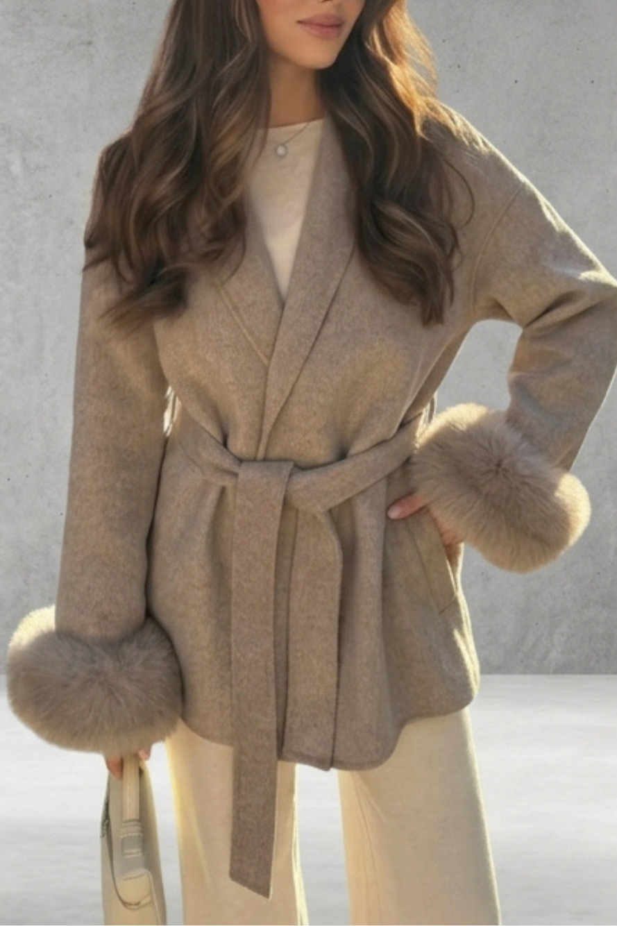 Elvira | Cappotto in Lana con Polsini in Pelliccia