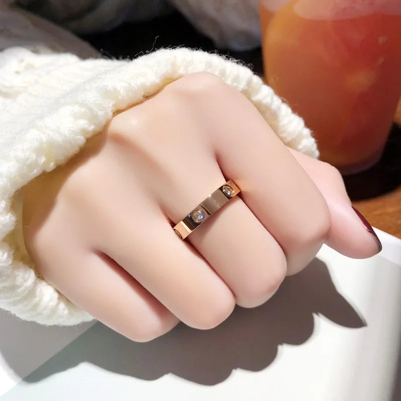 MONA™ – Anello Moderno Elegante in Oro