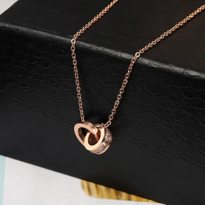CYNTHIA™ – Collana con Charm in Numeri Romani