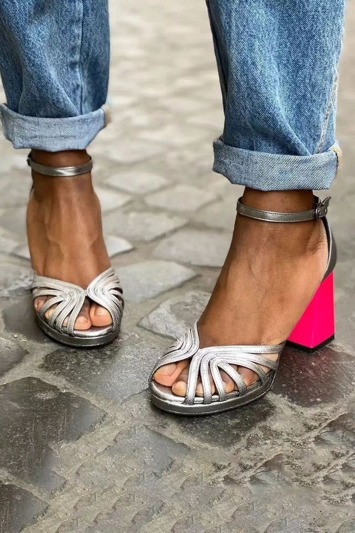 Naelle | Sandali lucidi su un elegante tacco spesso