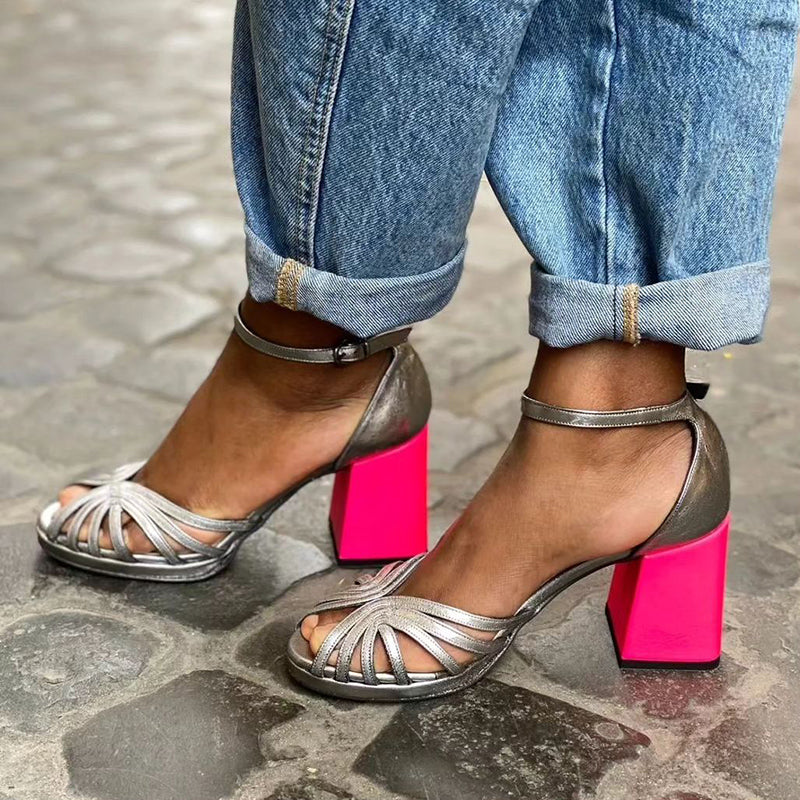 Naelle | Sandali lucidi su un elegante tacco spesso