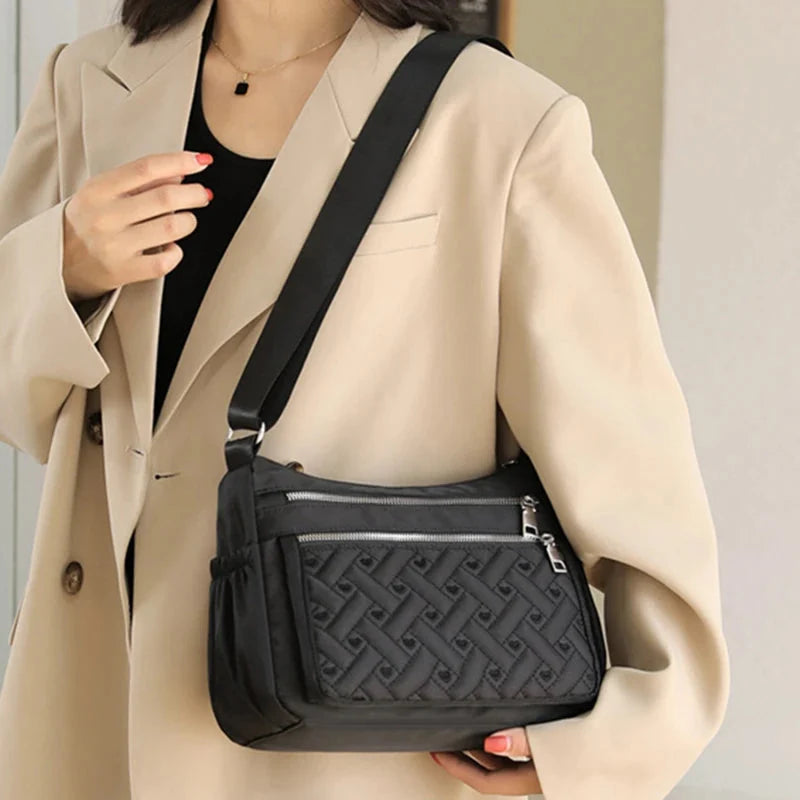 Nadia | Borsa Messenger in Nylon con Multi-Scomparti